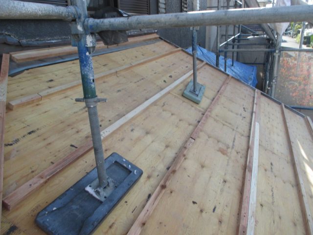 三木市の葺き替え工事での嵩上げ工程